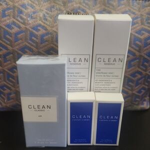 Women’s Skincare & Fragrance Set - Blue and White